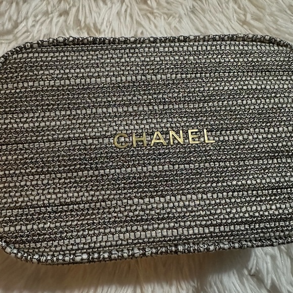 Chanel Holiday 2022 Hydration On-Hand Gift Set - Picture 11 of 13